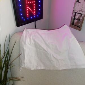 LINEN WHITE MINI SKORT WITH A SLIT - US 2 / SMALL